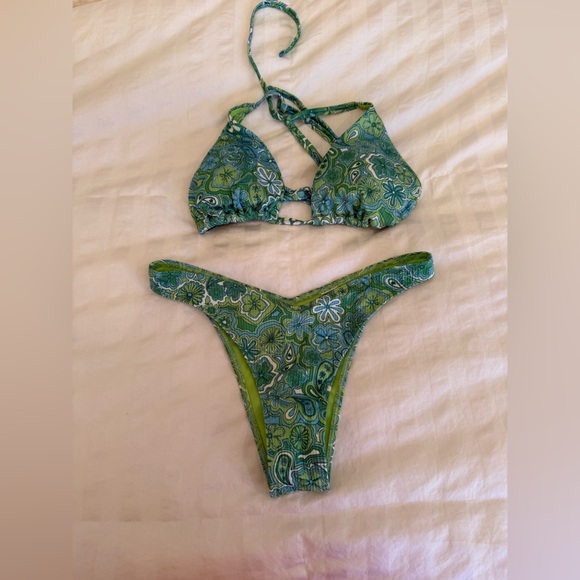 Hollister Other - Hollister Green Floral Bikini Set (Large Top & Small Bottom)